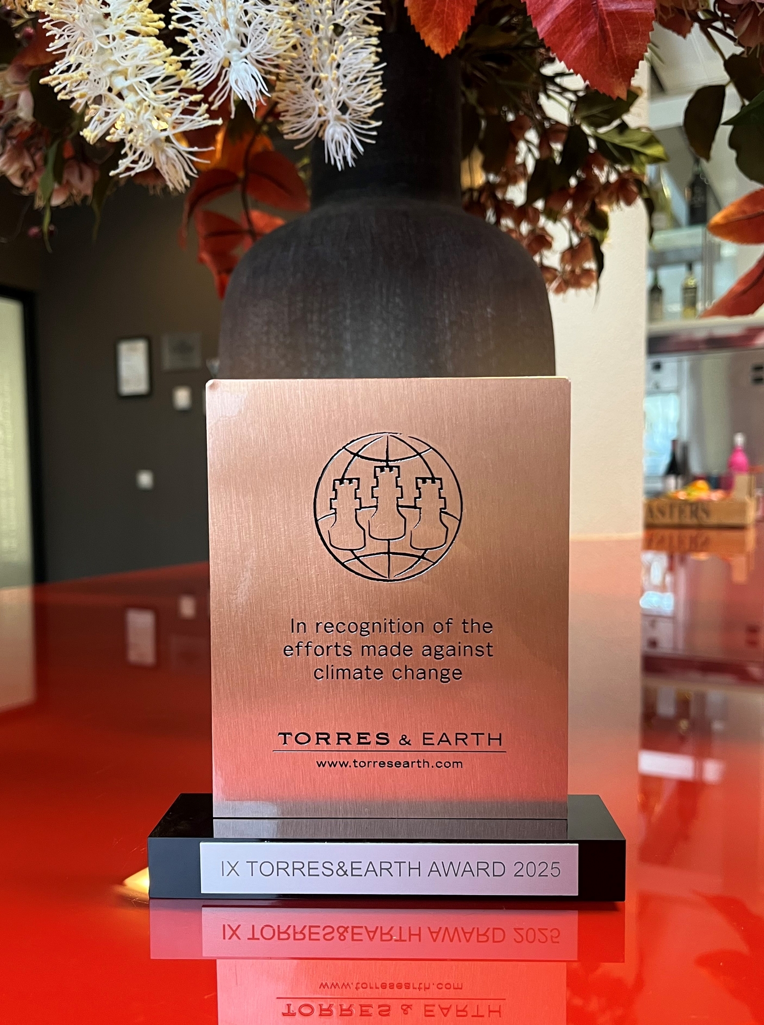 WALRAVEN SAX ONTVANGT TORRES & EARTH AWARD